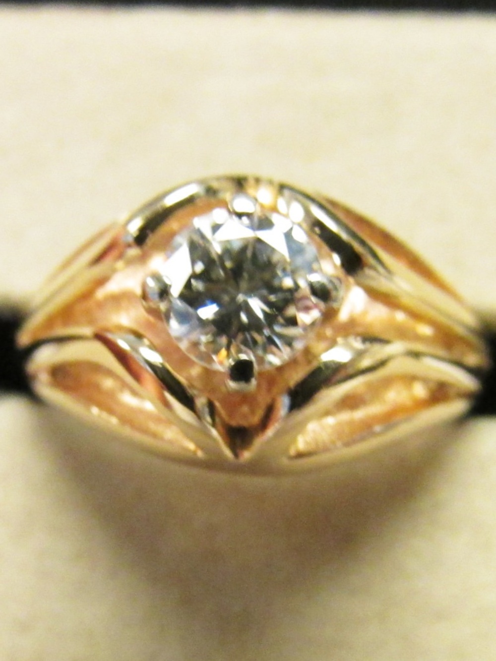Vintage Estate Beautiful Modernist 14K Yellow Gold Diamond Ring